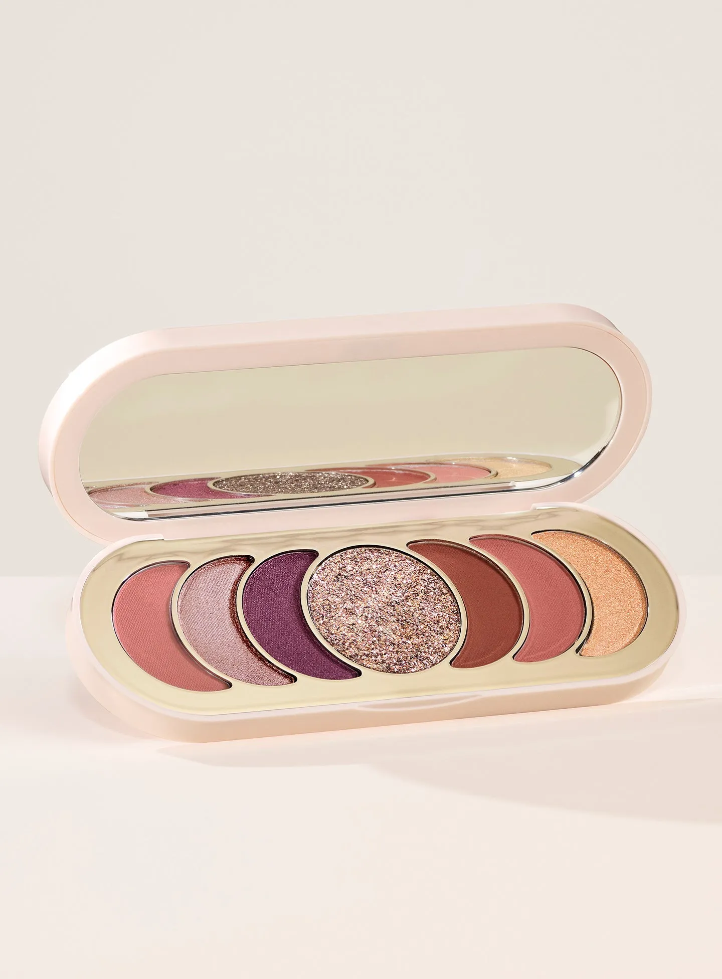 discovery-eyeshadow-palette-give-yourself-grace-ecomm-02-1440x1952-1.webp