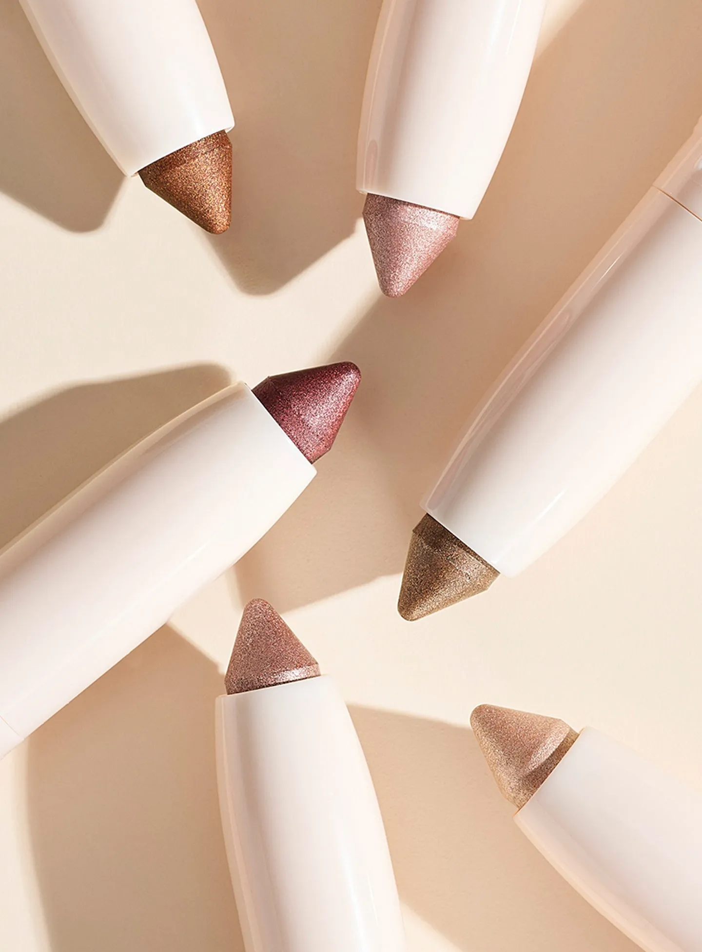 evergreen-all-of-the-above-eyeshadow-stick-01.webp