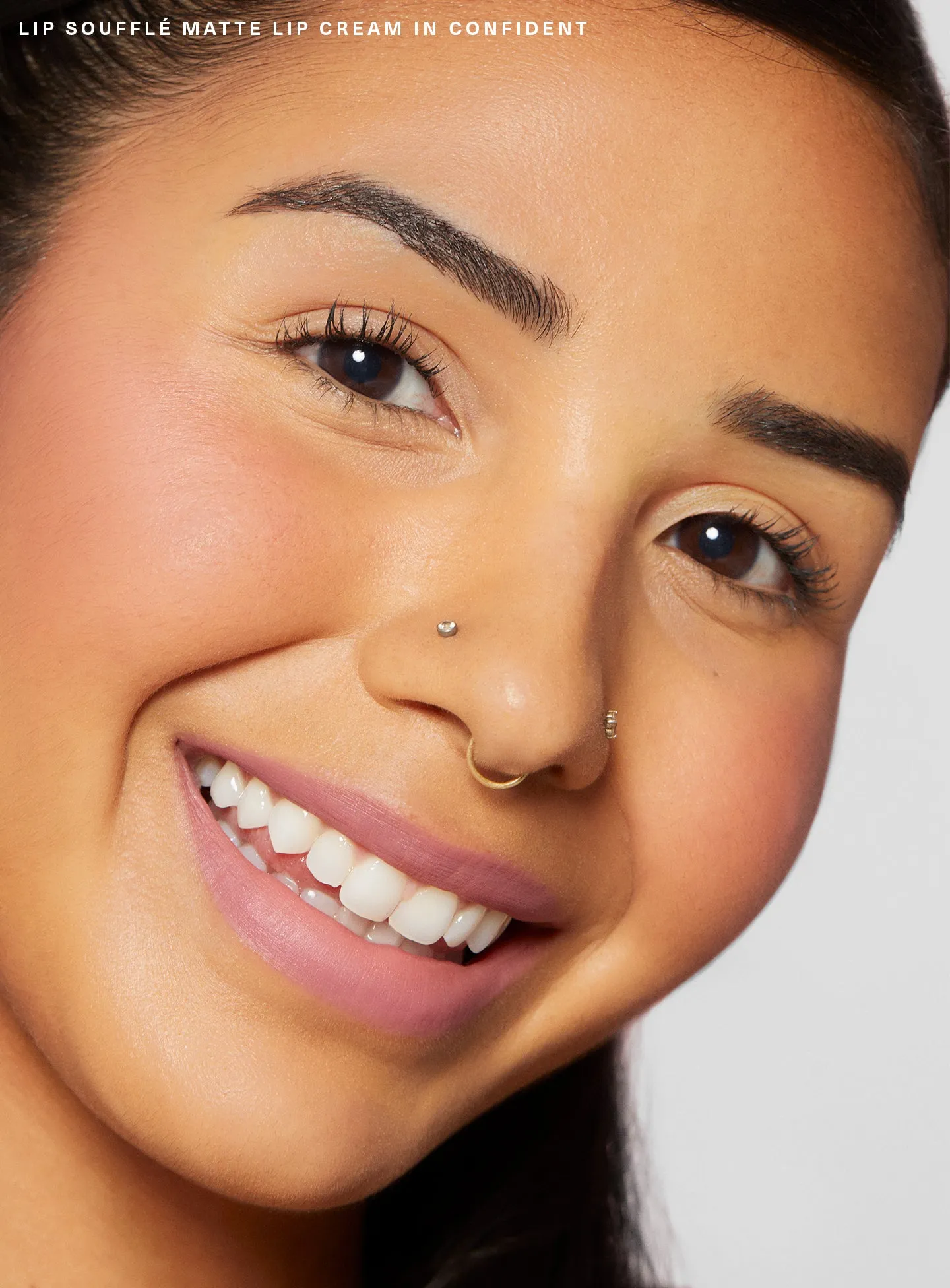lip-souffle-matte-lip-cream-confident-on-figure-02-1440x1952-1.webp